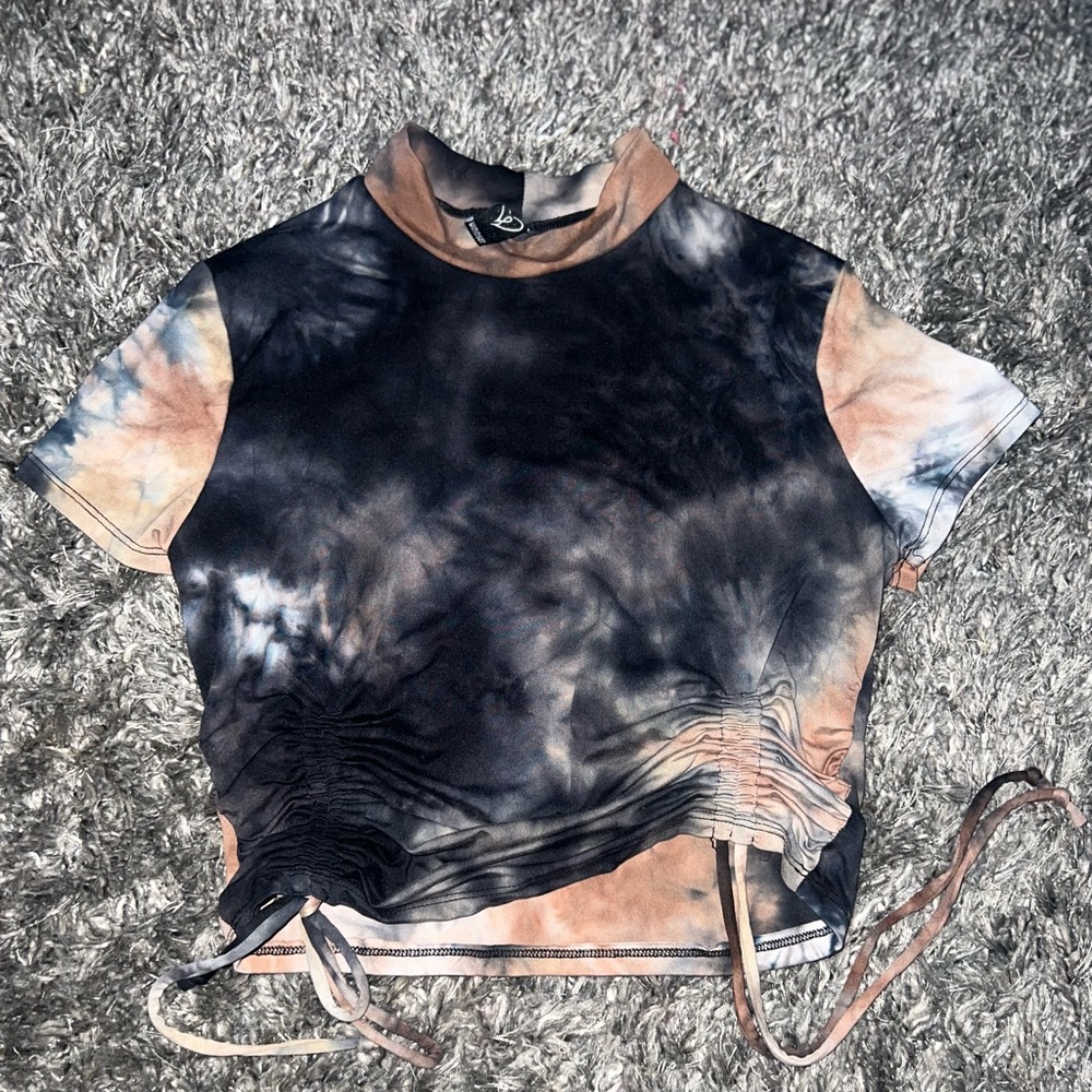 Acid wash or tan black marble crop ruched top